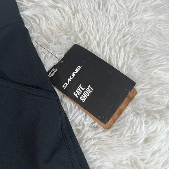 Dakine Black Water Resistant Faye Shorts NWT - Picture 4 of 12